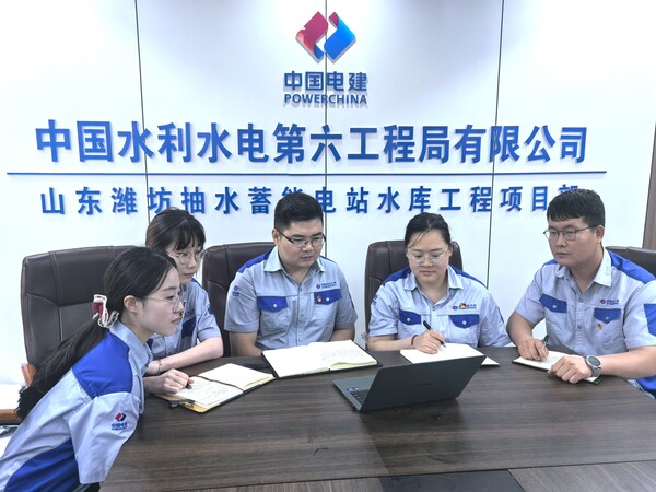 水电六局山东潍坊抽水蓄能电站水库工程项目部组织观看大会直播.jpg 水电六局山东潍坊抽水蓄能电站水库工程项目部组织观看大会直播.jpg
